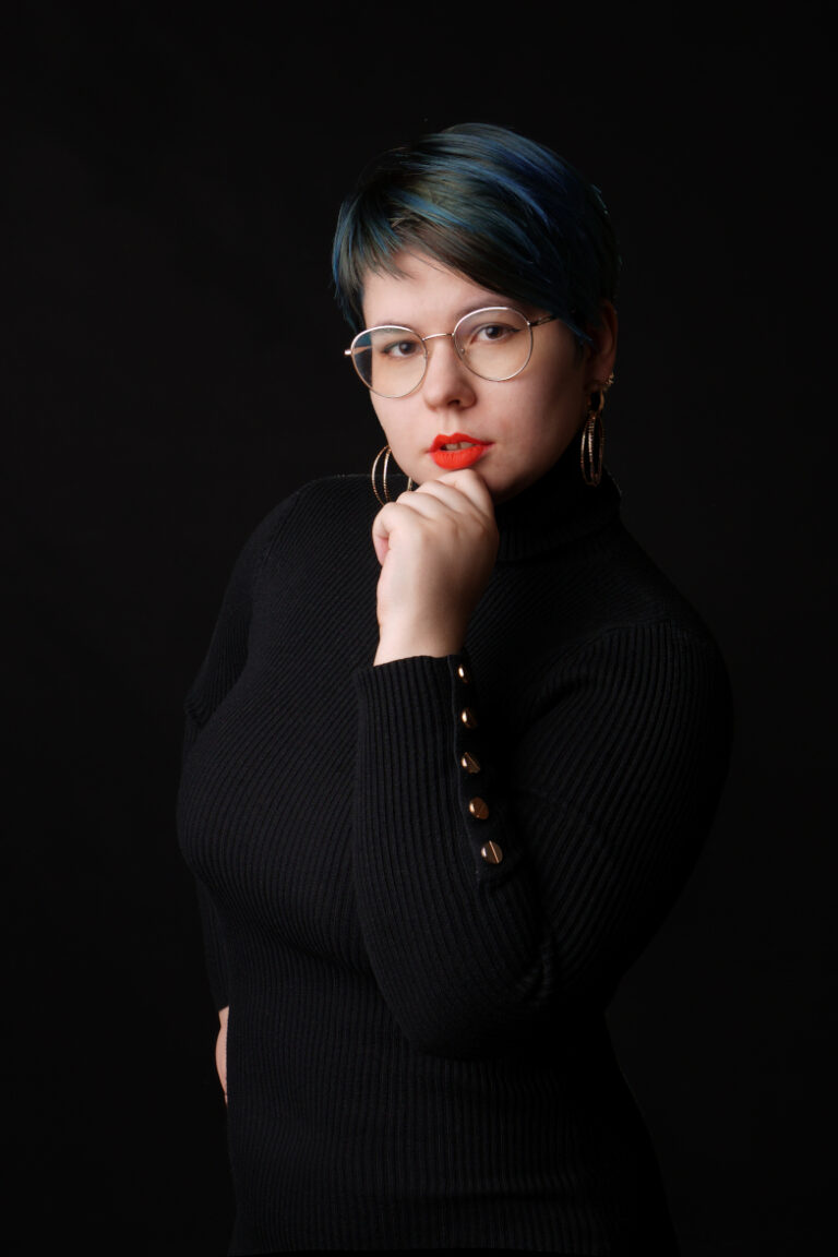 Ženský portrét s jemným světelným modelováním
